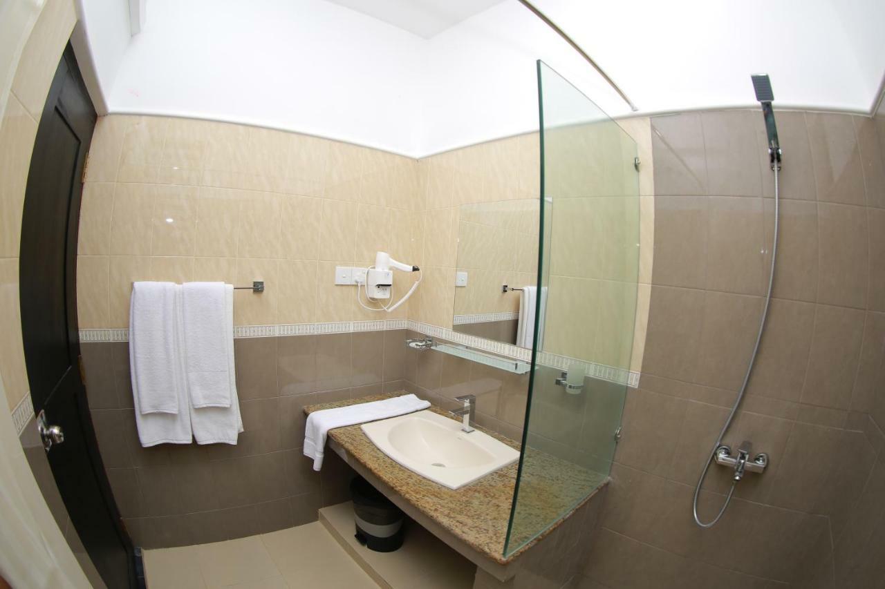 3R Resort Νεγκόμπο Εξωτερικό φωτογραφία